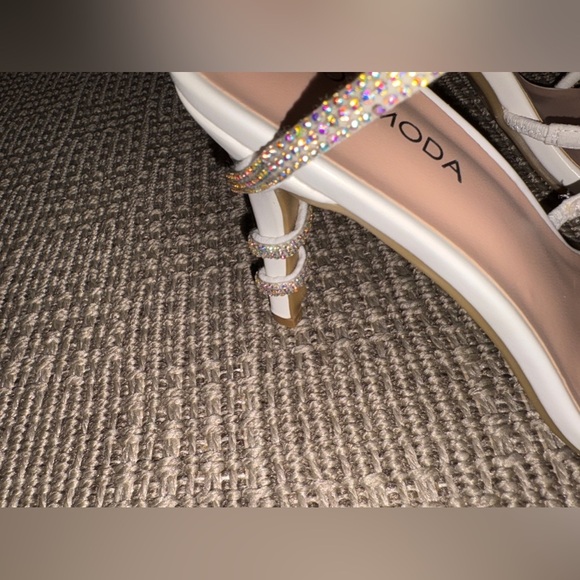 White butterfly heels - Picture 4 of 5